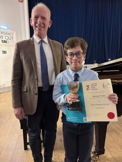 Samuel Rodriguez - Gonzalez receiving the Wychwood Trophy