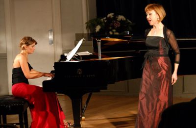Eva Maria Doroszkowska (Piano) and Vivien Munday (Soprano) entranced the audience with an evening of music with a nature theme, including music by Chopin, Tchaikovsky, Rachmaninov, Quilter and Britten.